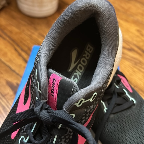 Women’s Brook Ghost 14 Cushion Shoes - Picture 3 of 9